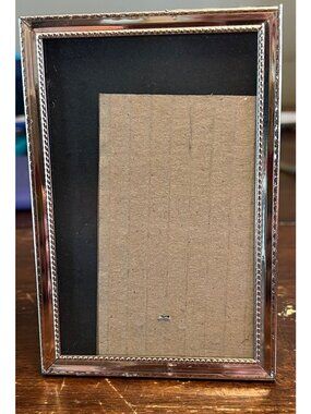 VTG gold toned Ornate Picture Frame Scrollwork Design 4x6” Tabletop Wall Display